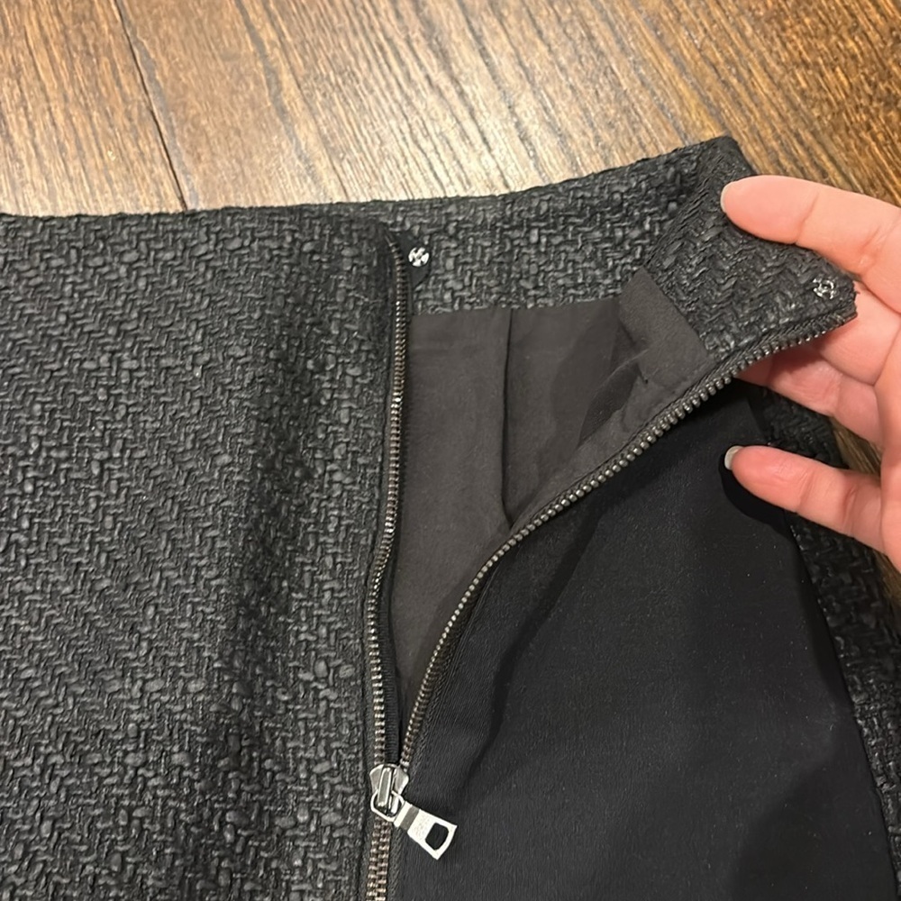 Ann Taylor side zipper skirt in black - Picture 5 of 8